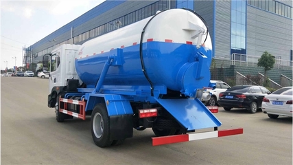 東風清洗吸糞車與吸污車 城市環衛的得力助手